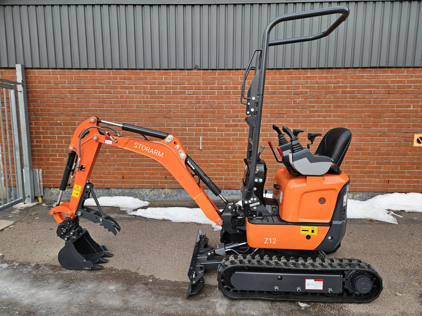 Minigrävare Storarm Z12, 3-cyl Kubota, joysticks, S30/180, premium